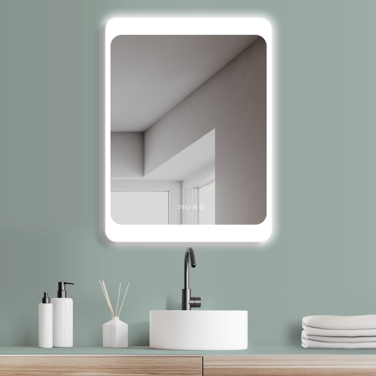 Design-Badspiegel mit Beleuchtung, Lichtwechsel, Antibeschlag-Funktion und Digital Uhr