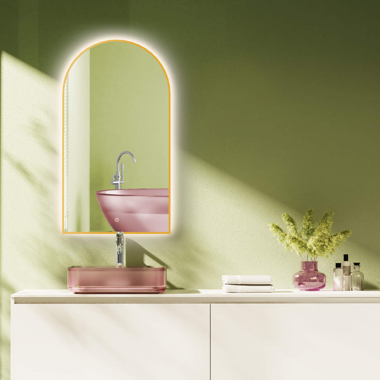 Badspiegel mit Beleuchtung, Bogenform Wandspiegel, Gold Metall Rahmen, Lichtwechsel,