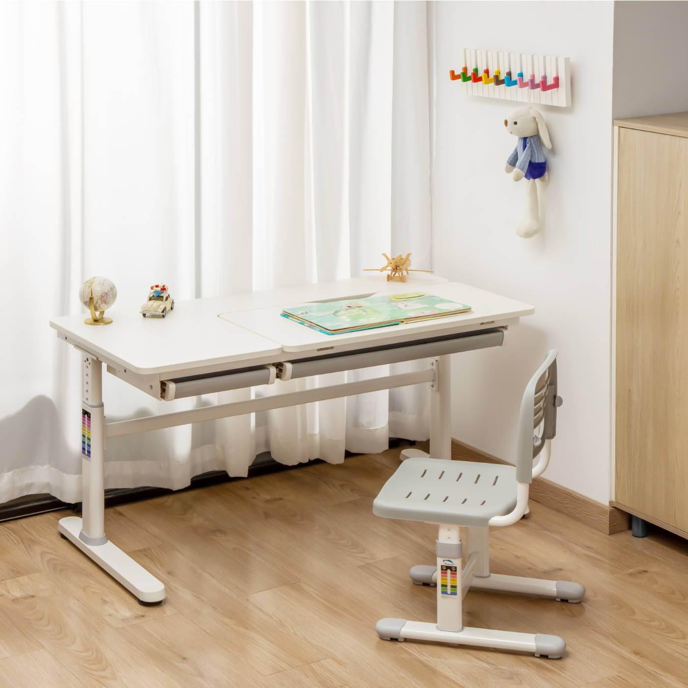 ELIN-Ergo-Study-Table manuell höhenverstellbar Kinder-Schreibtisch mit verstellbarer Tischplatte, Weiß