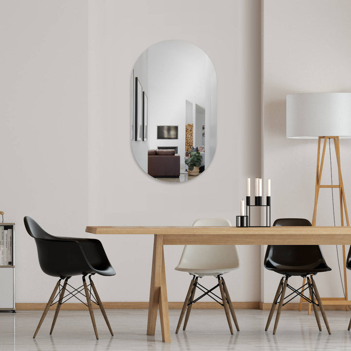 Ovaler randloser Wandspiegel im skandinavischen Design ohne Beleuchtung
