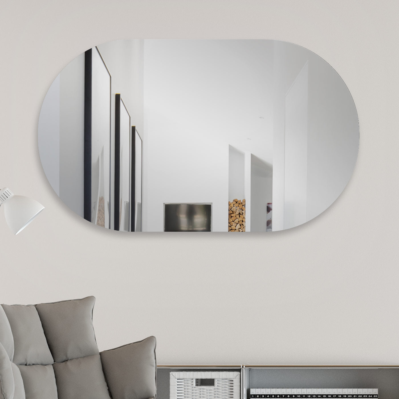 Ovaler randloser Wandspiegel im skandinavischen Design ohne Beleuchtung